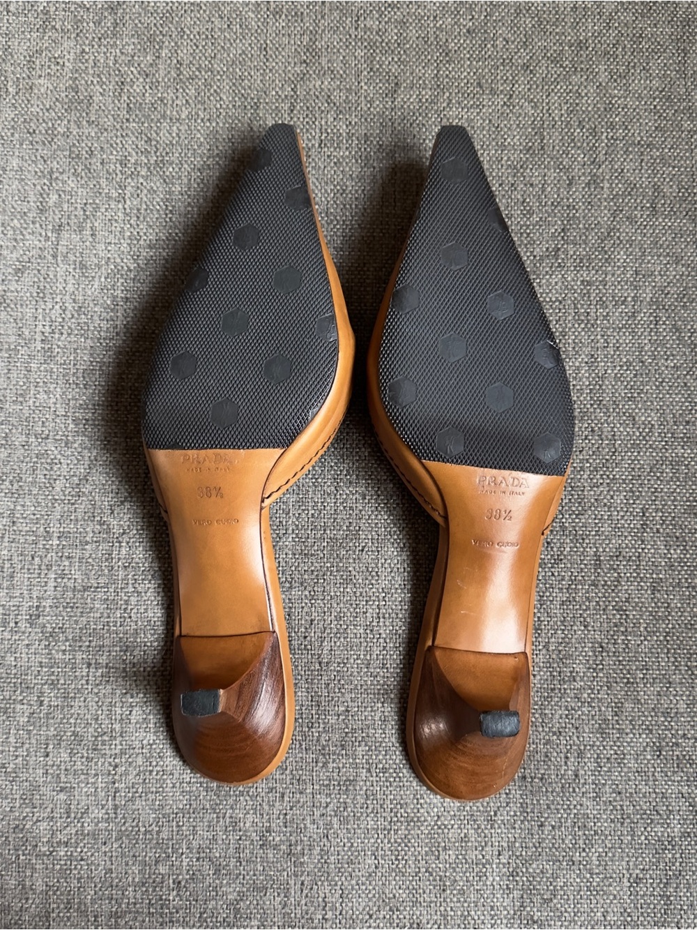 Vintage Prada leather logo heels - Picture 6 of 8